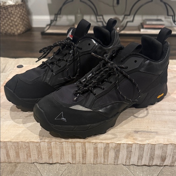 ROA LHKPA Men\'s Size 11 Eur 45 Black Hiking Shoes excellent condition worn twice